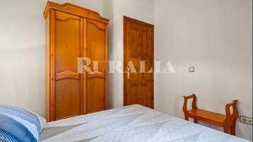 3 bedrooms, iron/ironing board