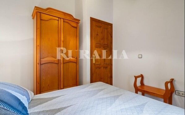 3 bedrooms, iron/ironing board