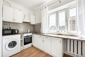 Fridge, microwave, oven - Nowolipki Standard Studio (Warszawa)