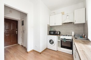 Fridge, microwave, oven - Nowolipki Standard Studio (Warszawa)