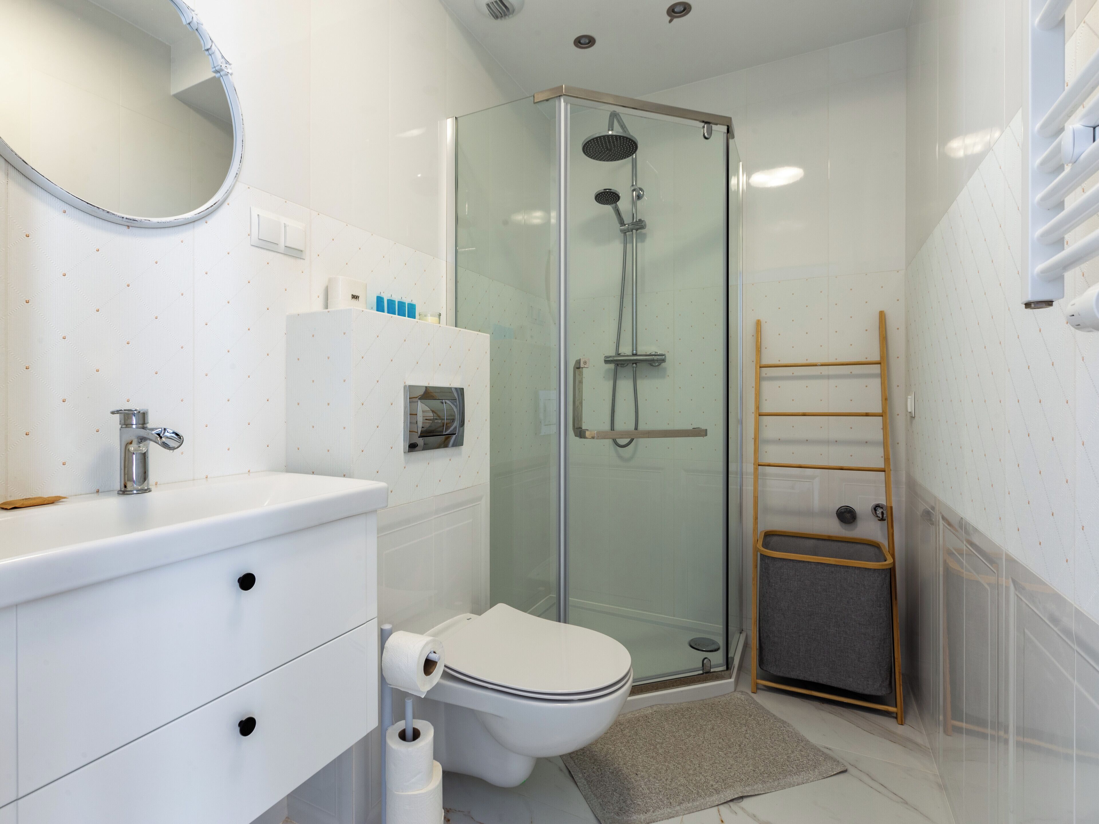 Shower, free toiletries, hair dryer, towels