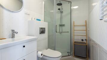 Shower, free toiletries, hair dryer, towels