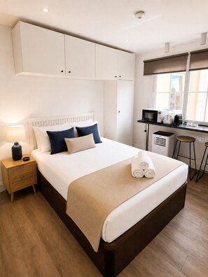 Iron/ironing board, travel cot, WiFi, bed sheets