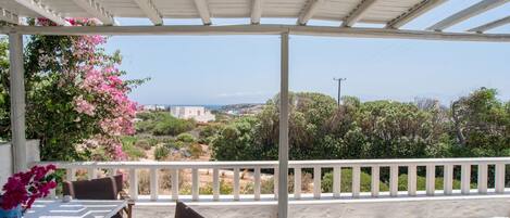 屋外ダイニングエリア