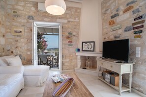 TV, fireplace - Holiday Home 'Nena's Cycladic Villa' with Sea View, Wi-Fi and Air Conditioning (Paros)