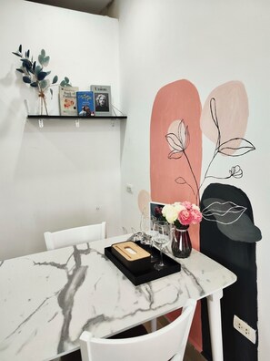 Caja de seguridad en la habitación y cortinas blackout