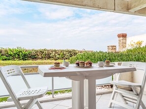 Outdoor dining - Penduick by Interhome (Quiberon)