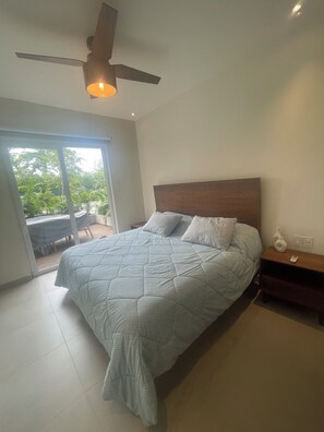 3 habitaciones, tabla de planchar con plancha, wifi y ropa de cama 