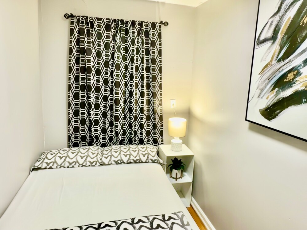 Cozy 1bedroom hotel with AC and WiFi in delightful Brooklyn New York Vrbo