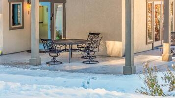 屋外ダイニングエリア