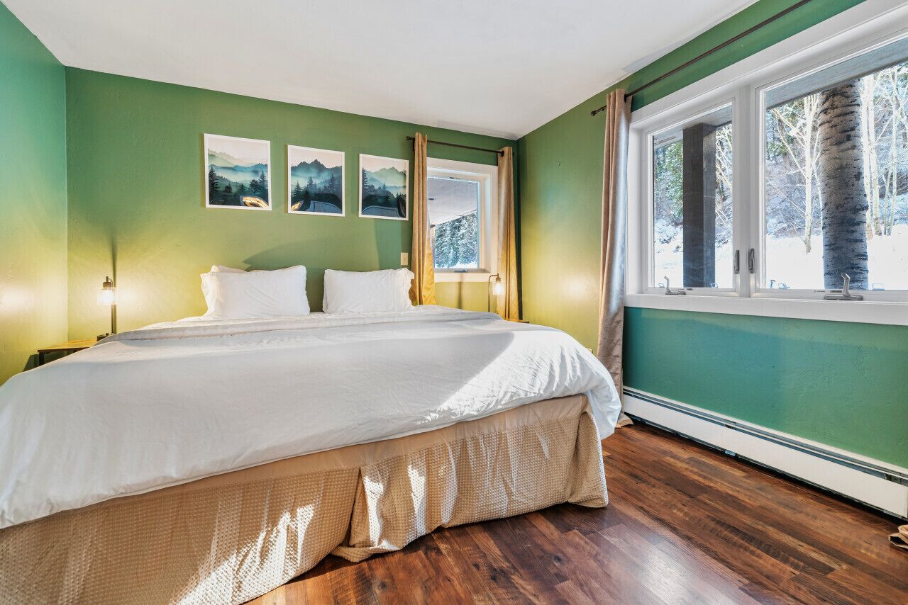 2 habitaciones, tabla de planchar con plancha, cuna de viaje y wifi 