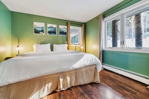 2 bedrooms, iron/ironing board, travel cot, WiFi