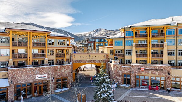 Exterior - Unequalled Ski in Out, Next to Gondola, Sundial 2BR, Pool, Hot tub, Condo Nast Winner C316 (Park City)