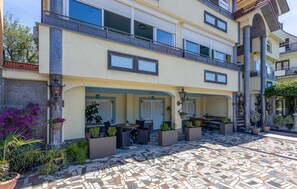 Outdoor dining - Beautiful apartment in Selce with WiFi (Selce)