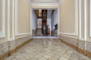 Interior - Nice Antiga Esquerra de l'Eixample 4BR w/ A/C, Elev & W/D, by Blueground (Barcelona)