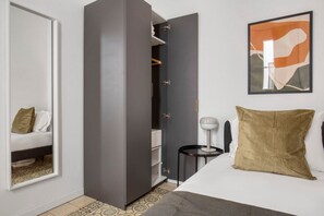 3 bedrooms, iron/ironing board, WiFi, bed sheets - Nice Antiga Esquerra de l'Eixample 4BR w/ A/C, Elev & W/D, by Blueground (Barcelona)