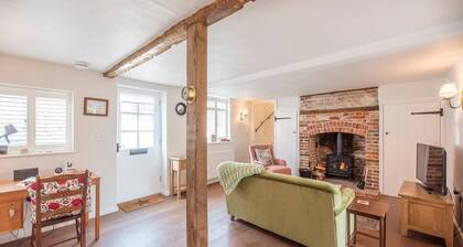 10 Angel Lane - a stylish cottage in Woodbridge