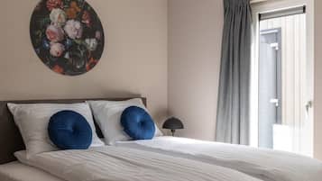 House | 3 bedrooms, individually furnished, bed sheets