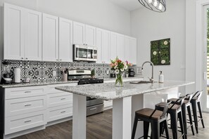 Microwave, oven, stovetop, dishwasher - Flower Box at Lake Conroe is a charming 3BR/8P with Gorgeous Outdoor Patio (Montgomery)