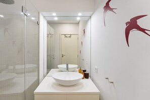 Shower, hair dryer, towels - GuestReady - Porto's Beautiful Stay (Porto)