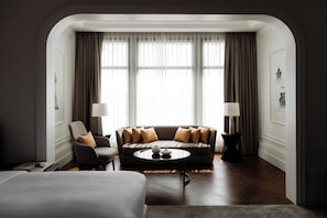 1 bedroom, premium bedding, in-room safe, desk