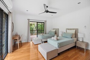 Casa de lujo, 3 habitaciones, vista a la alberca | 3 habitaciones, escritorio y espacio para trabajar con laptop 