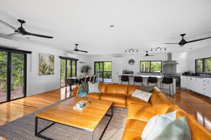 Living area - Oasis by Anglers Choice (Dundee Beach)