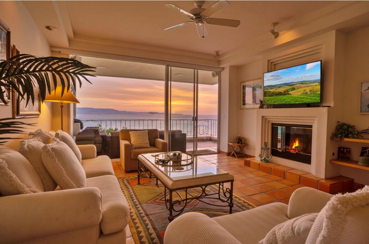 Smart-TV, Kamin, Bücher