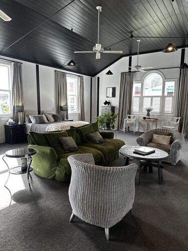 Boutique accomodation in Te Aroha, 3 minutes walk to centre of town