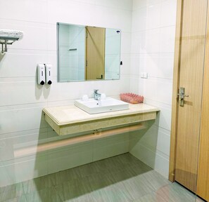 Shower, free toiletries, hair dryer, towels