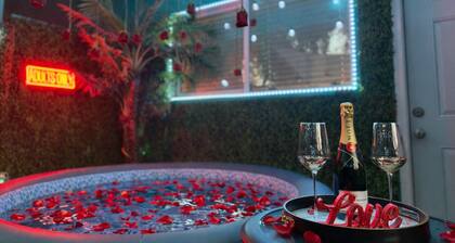 Private Hot Tub · Adults-Only Suite · Couples Retreat · Tucson