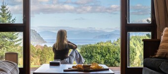 Muirs Reef Lodge, Kinloch holiday home Lake Taupo. Private mountain & lake views