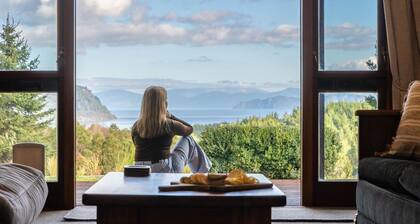 Muirs Reef Lodge, Kinloch holiday home Lake Taupo. Private mountain & lake views