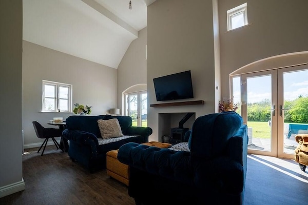 TV, fireplace, stereo