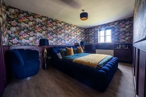 3 chambres, fer et planche à repasser, Wi-Fi, draps fournis
