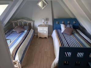 4 soverom, strykejern/-brett og sengetøy