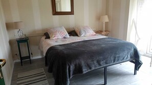 4 Schlafzimmer, Bügeleisen/Bügelbrett, Bettwäsche