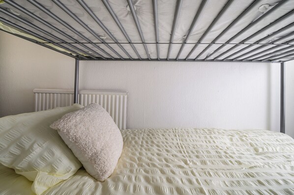 5 Schlafzimmer, Bügeleisen/Bügelbrett, WLAN, Bettwäsche