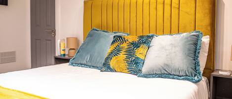 3 عدّة غرف نوم وواي فاي وملاءات أسرّة