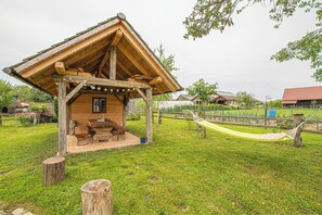 Outdoor dining - Mimi Cottage near Kolpa River, Gradac, Slovenia (Gradac)