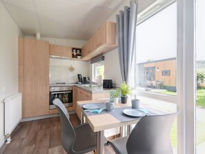 Fridge, oven, cookware/dishes/utensils