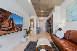 TV connectée, table de tennis de table