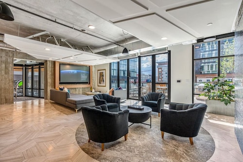 Impeccable1B\SaltPalace+Delta\PoolSpaGymPrkg+Views