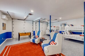 4 dormitoris, planxa i posts de planxar, Internet i roba de llit 