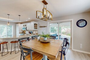 Dining - Lakefront house with breathtaking views, private dock & boat launch (Mineral)