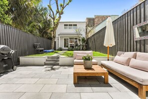 Terrace/patio - Family friendly Bronte Beach House (Bronte)