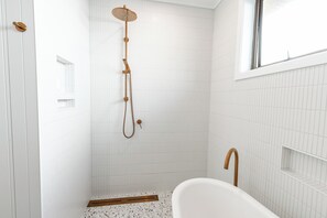Hair dryer, towels, soap, toilet paper - Pet friendly Oasis w/ Enchanting Sunset View (Ocean Grove)