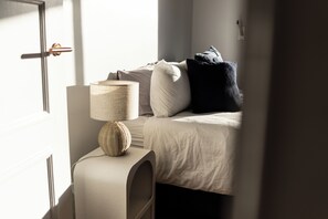 3 bedrooms, iron/ironing board, free WiFi, bed sheets - Pet friendly Oasis w/ Enchanting Sunset View (Ocean Grove)