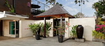 Shanti Estate Seminyak by Nakula