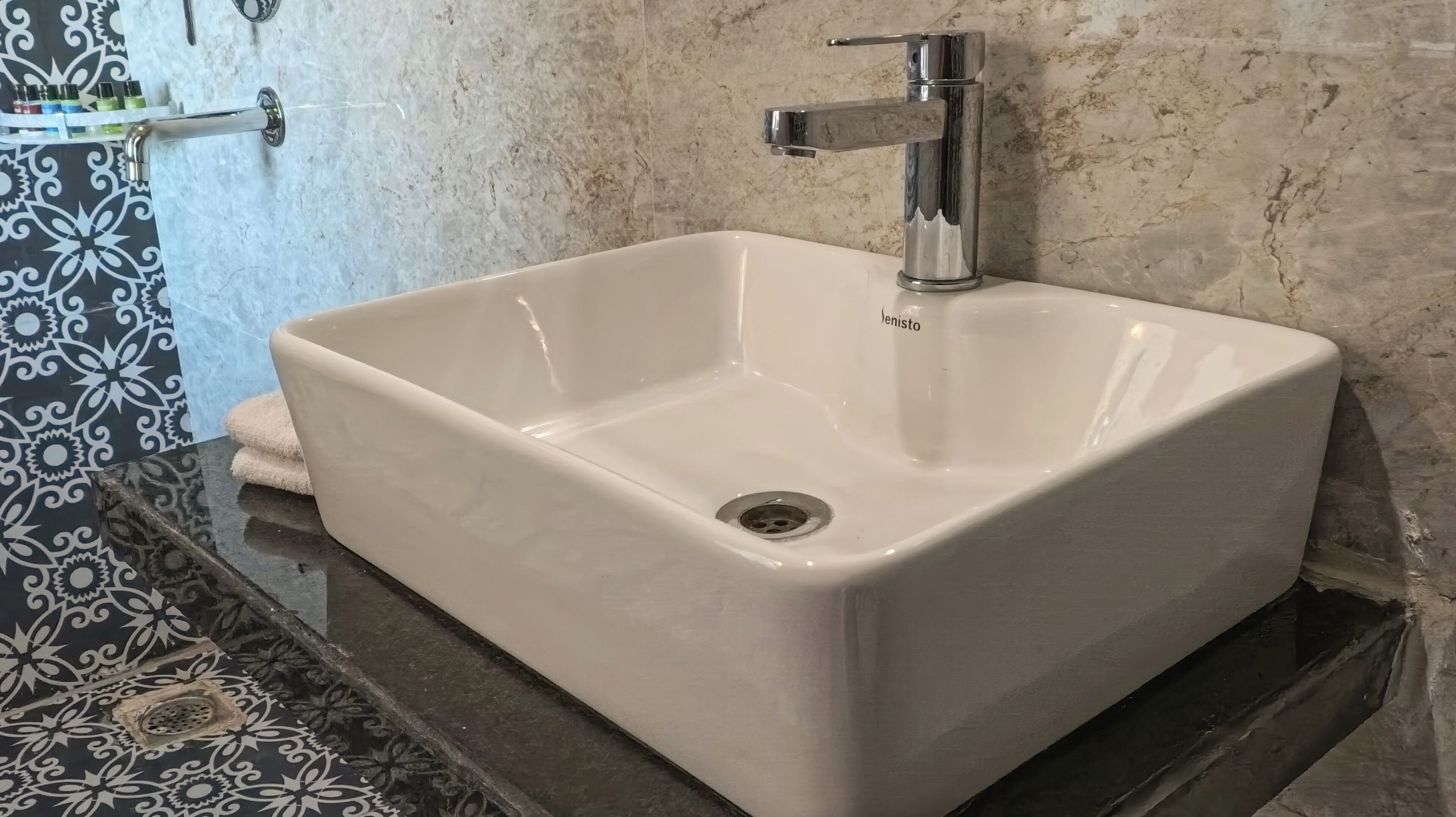 Photo - DERA PICHOLA- A Lake Facing Boutique Hotel